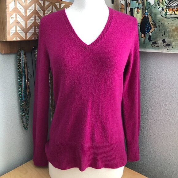 Apt. 9 100% Cashmere V Neck Sweater - Quiet Luxury - Picture 2 of 8